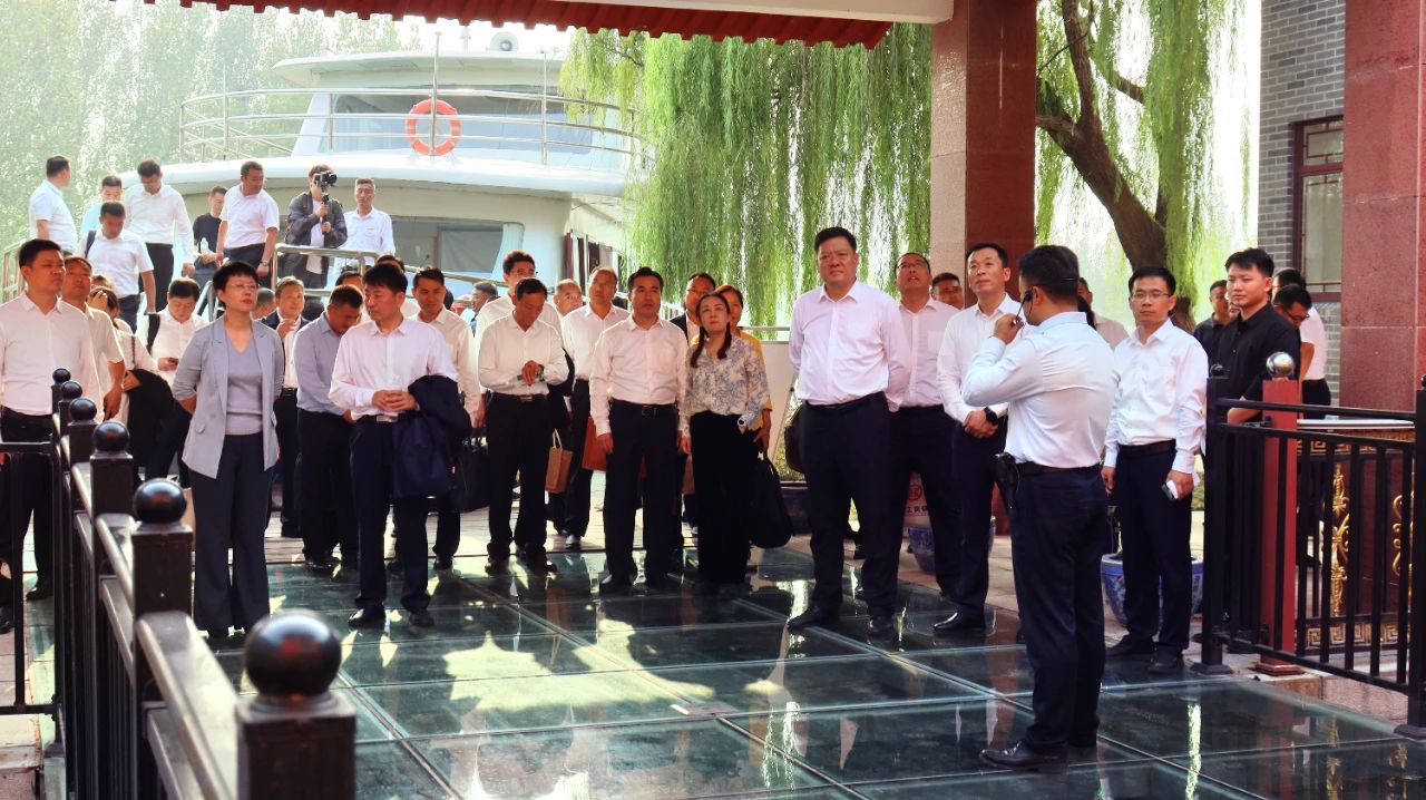 現(xiàn)場辦公 干在一線 | 孔子文旅集團(tuán)召開黨委（擴(kuò)大）會(huì)議暨重點(diǎn)項(xiàng)目建設(shè)現(xiàn)場會(huì)